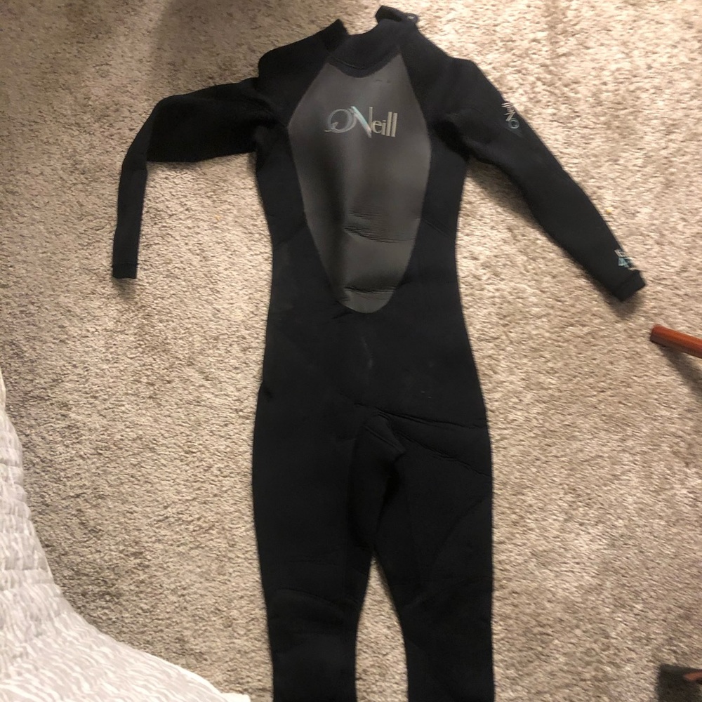 Oneil wetsuit size 8. Worn 2x. Awesome piece.